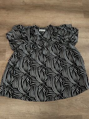 Rose & Olive Black and White Swirl Ruffle Sleeve Blouse